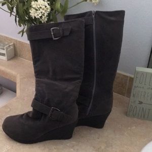 Women’s grey boots